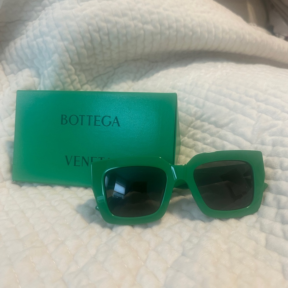 Bottega Veneta Green rectangle sunglasses